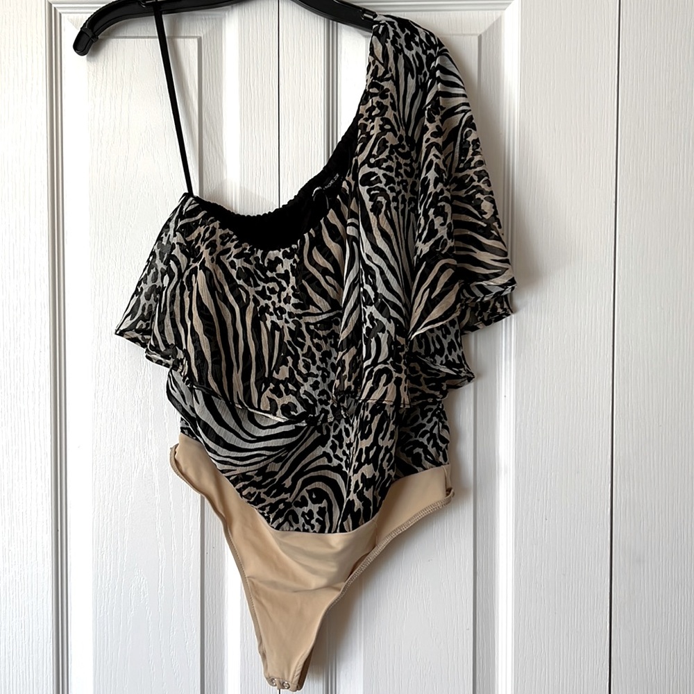 Express X Rachel Zoe Animal Print One Shoulder Thong Bodysuit Blouse Size M NWT